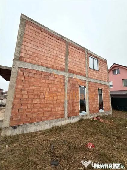 Casă cu 3 camere cu Teren 250 Mp în Central