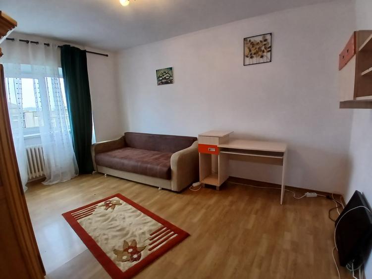 Apartament cu 3 camere decomandat în Gară