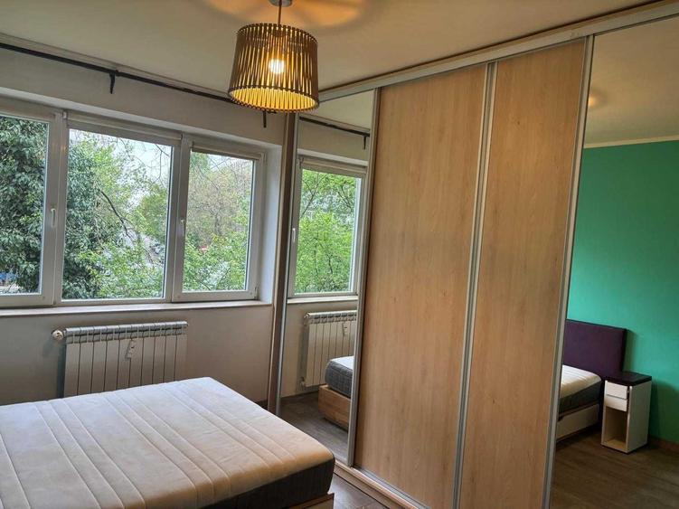 Apartament cu 3 camere semidecomandat în Constructorilor