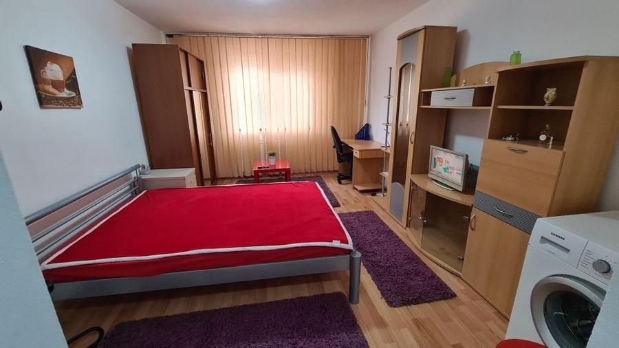 Garsonieră decomandată în Spitalul Județean
