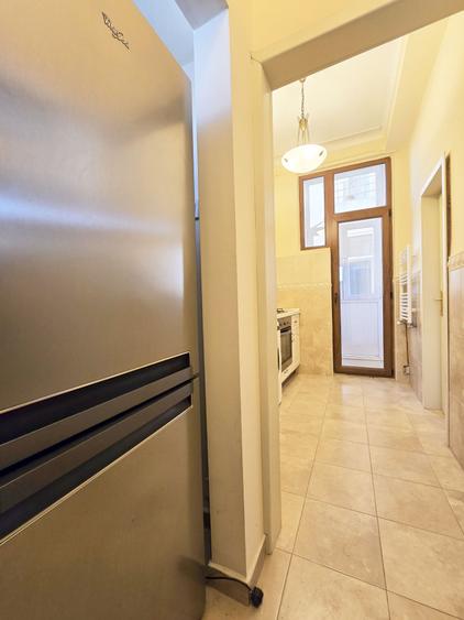 Apartament cu 3 camere semidecomandat în P-ța Unirii