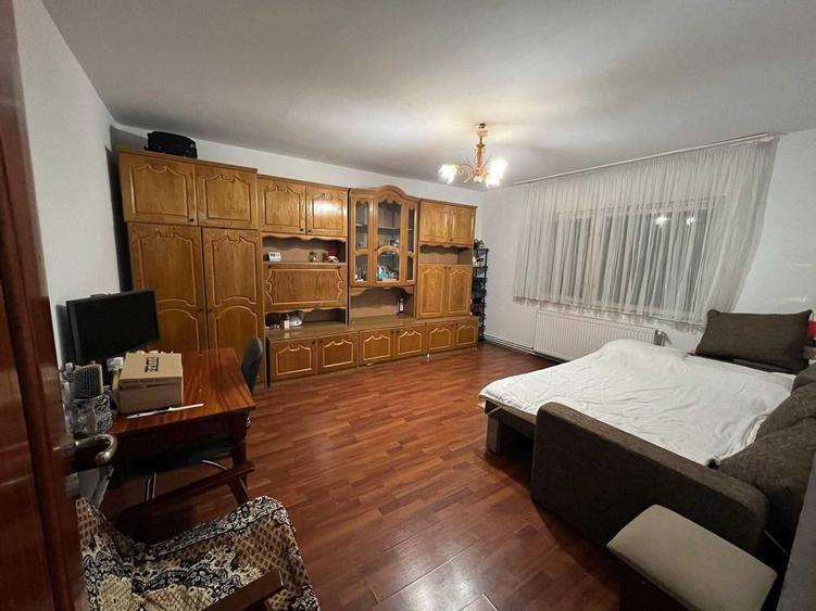 Apartament cu 3 camere decomandat în Mărăști