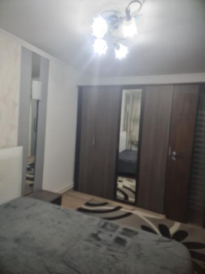 Apartament cu 3 camere decomandat, mobilat în Torontalului