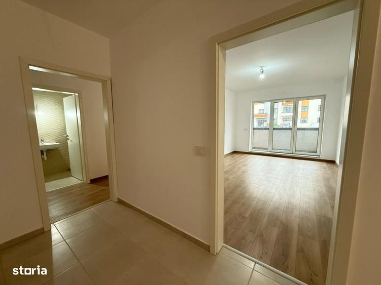 Apartament cu 3 camere decomandat în Tractorul