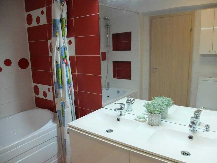 Apartament cu 4 camere decomandat în Central