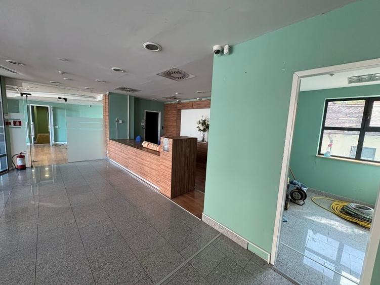 Birou, de 197 mp, în Central