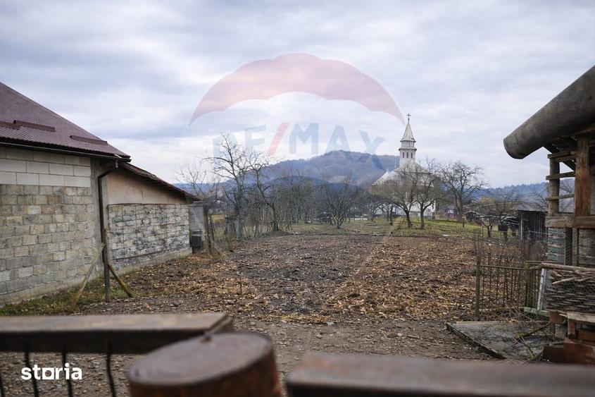Casă cu 5 camere cu Teren 1497 Mp în Sarasău