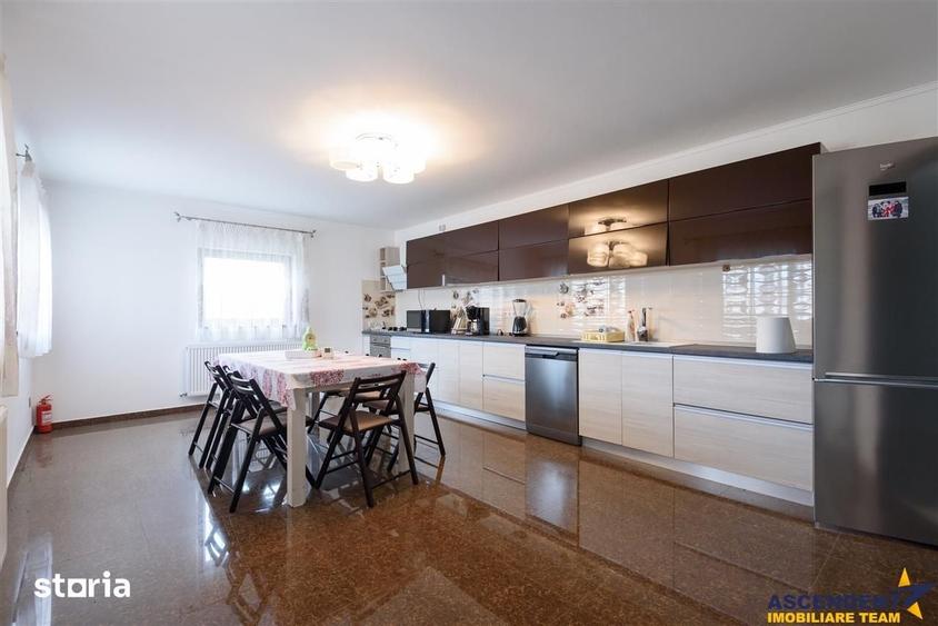 Casă cu 8 camere cu Teren 251 Mp în Bartolomeu