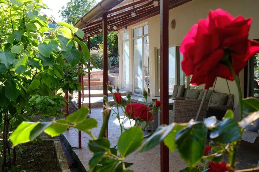 Casă cu 4 camere cu Teren 710 Mp în Central