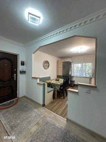Apartament cu 3 camere decomandat în Micro 17