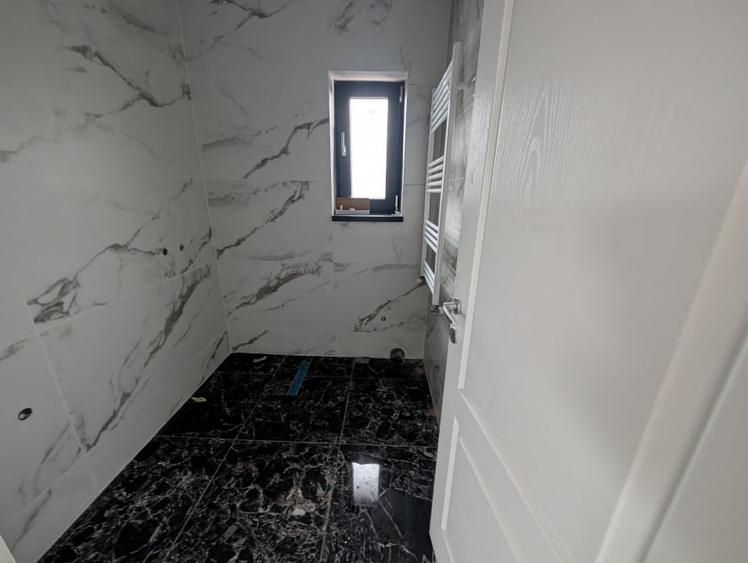 Casă individuală cu 4 camere cu Canalizare în Central