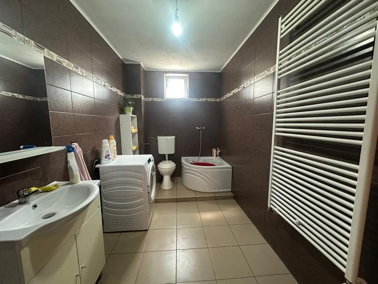 Casă individuală cu 5 camere cu Canalizare în Bărăbanț