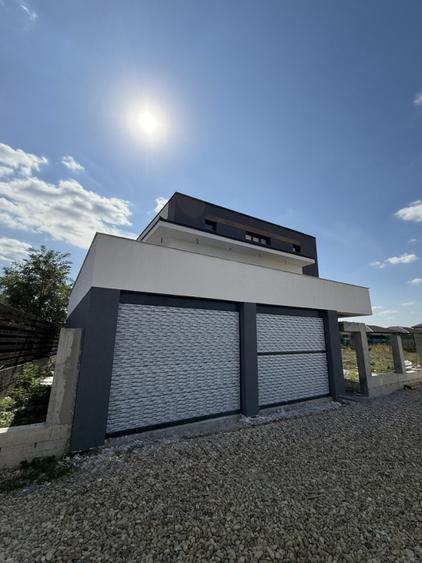 Casă individuală cu 7 camere cu Canalizare în Balotești