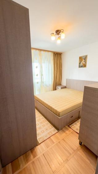 Apartament cu 4 camere decomandat în Micro 17