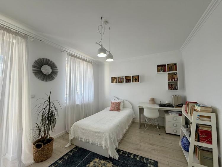 Casă individuală cu 3 camere cu Canalizare în Central