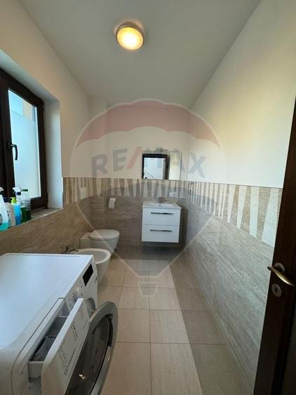 Casă individuală cu 5 camere cu Canalizare în Golești