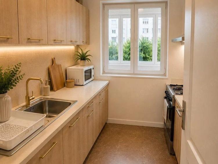 Apartament cu 3 camere decomandat în Titan