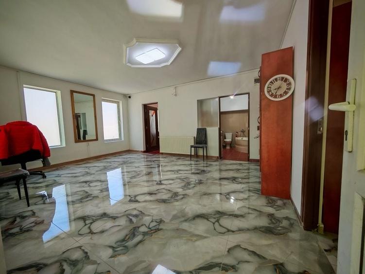 Casă cu 4 camere cu Teren 160 Mp în Aleea Carpați