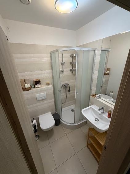 Apartament cu 3 camere decomandat, mobilat în Băneasa