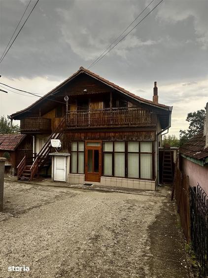 Casă cu 4 camere cu Teren 700 Mp în Sânmartin