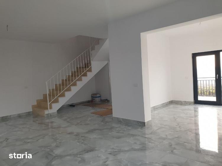 Casă cu 4 camere cu Teren 300 Mp în Valea Lupului