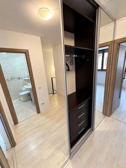 Apartament cu 3 camere semidecomandat în Nicolina