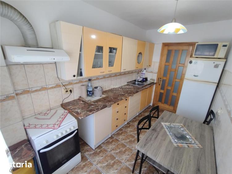 Apartament cu 4 camere decomandat în Central