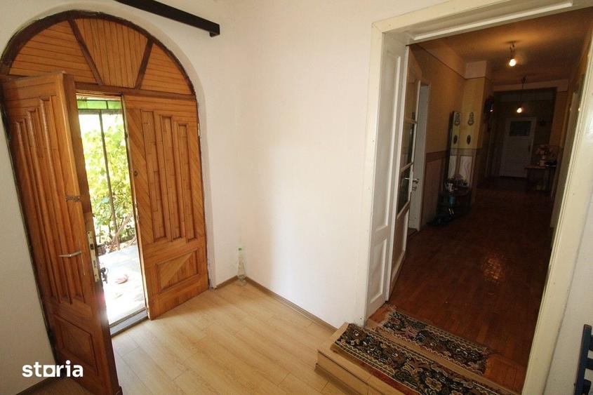 Casă cu 5 camere cu Teren 538 Mp în Central