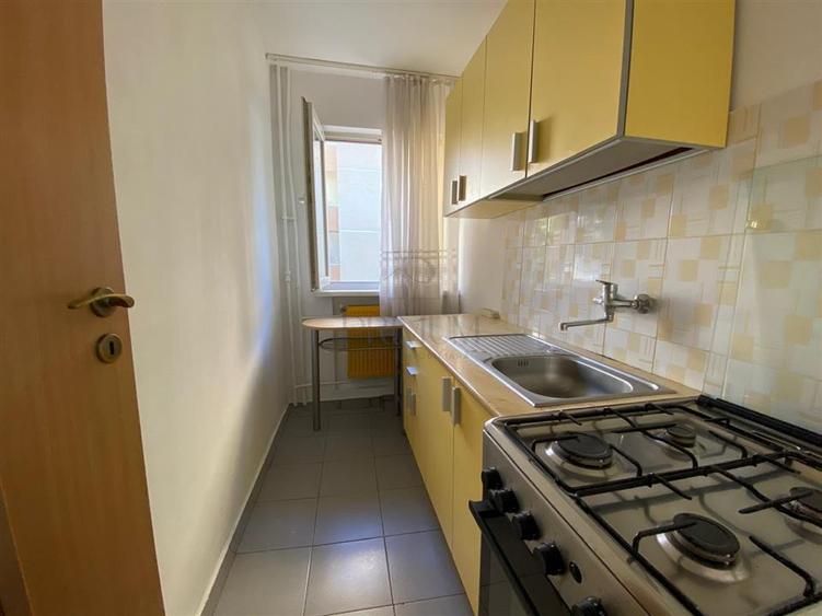 Apartament cu 2 camere semidecomandat, mobilat în Girocului