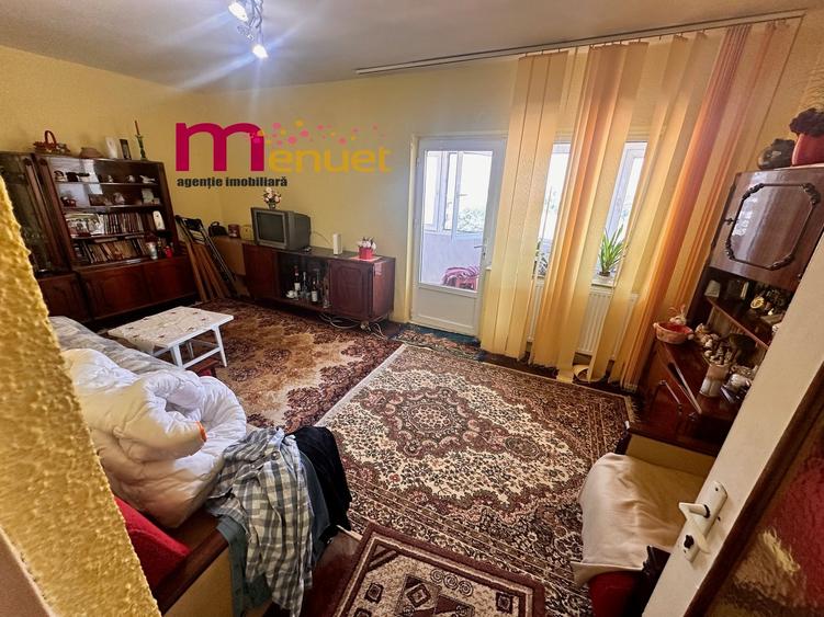 Apartament cu 4 camere decomandat în Central