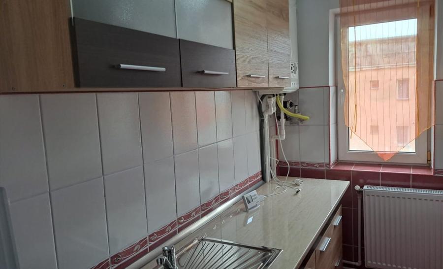 Apartament cu 2 camere semidecomandat, mobilat în Hotvon