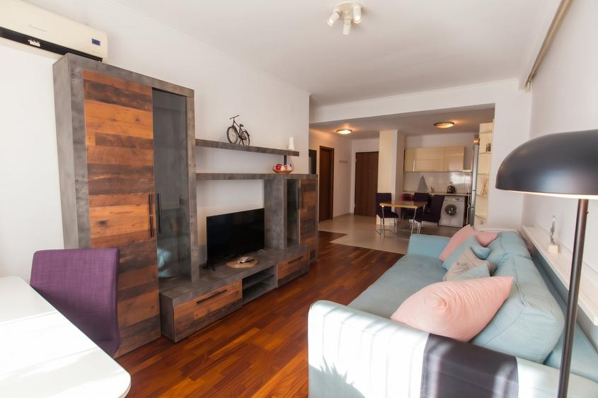 Apartament cu 2 camere semidecomandat, mobilat în Sisești