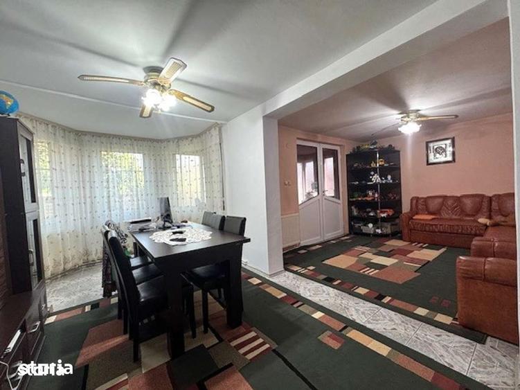 Casă cu 7 camere cu Teren 1250 Mp în Central