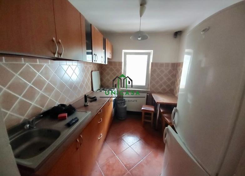 Apartament cu 3 camere decomandat, mobilat în Voineasa