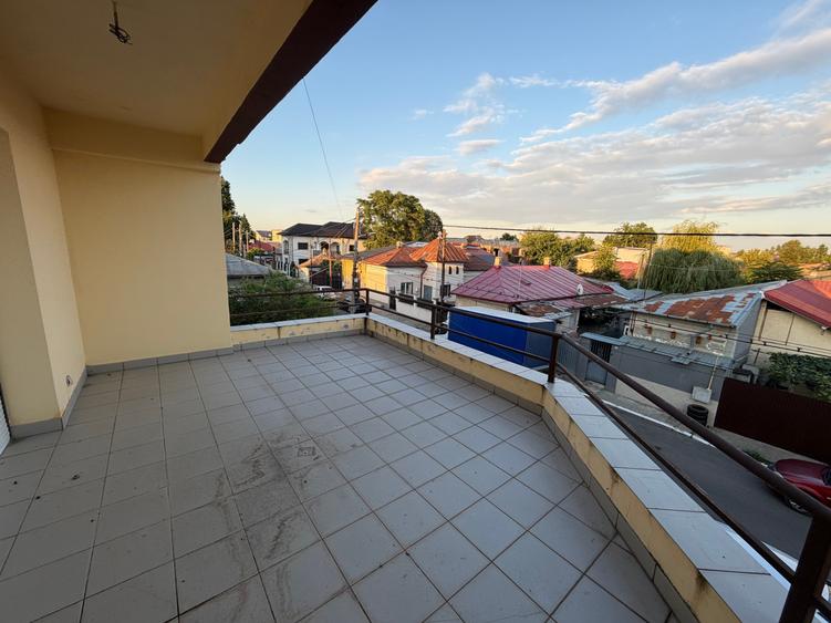 Casă individuală cu 5 camere cu Canalizare în Ferentari