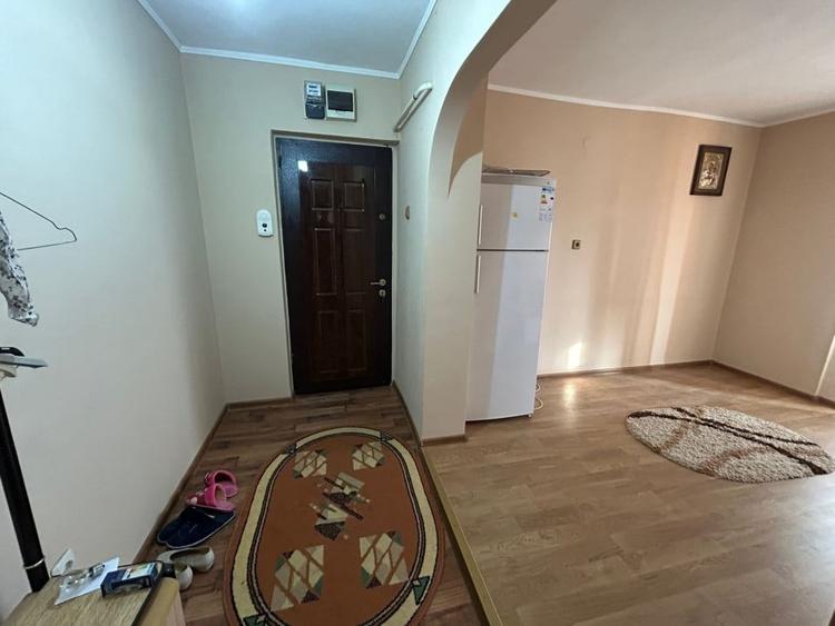 Apartament cu 2 camere semidecomandat, mobilat în Obor