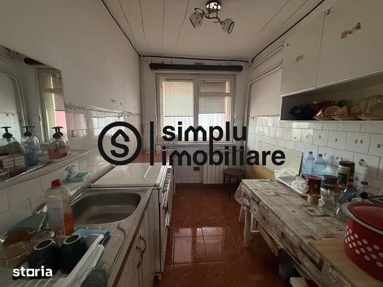 Apartament cu 3 camere decomandat în Valea Rosie