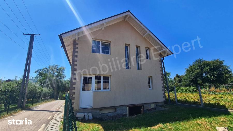Casă cu 4 camere cu Teren 407 Mp în Țițești