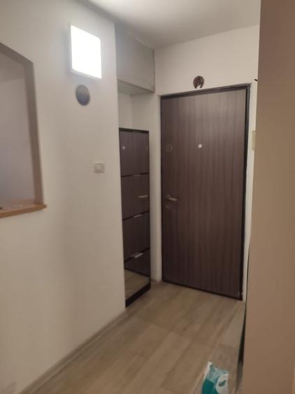 Apartament cu 3 camere decomandat în Micro IV