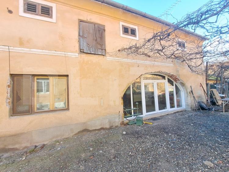 Casă individuală cu 5 camere cu Canalizare în Codlea