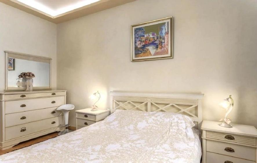 Casă cu 8 camere cu Teren 335 Mp în Dorobanți