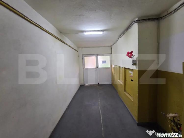 Apartament cu 3 camere decomandat în Est