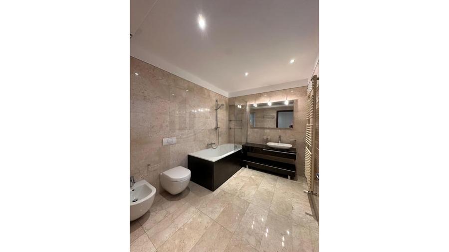 Apartament cu 4 camere decomandat, mobilat în Primăverii
