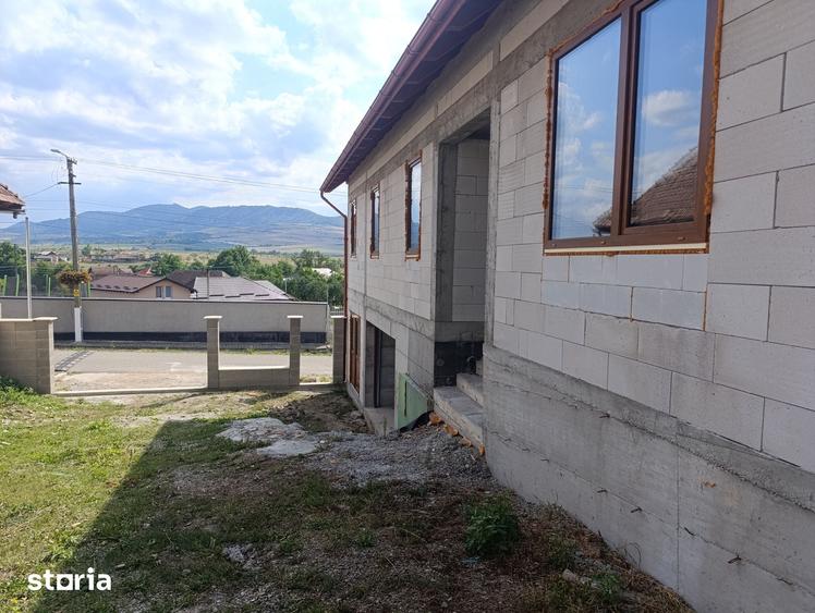 Casă cu 5 camere cu Teren 4200 Mp în Sâncraiu