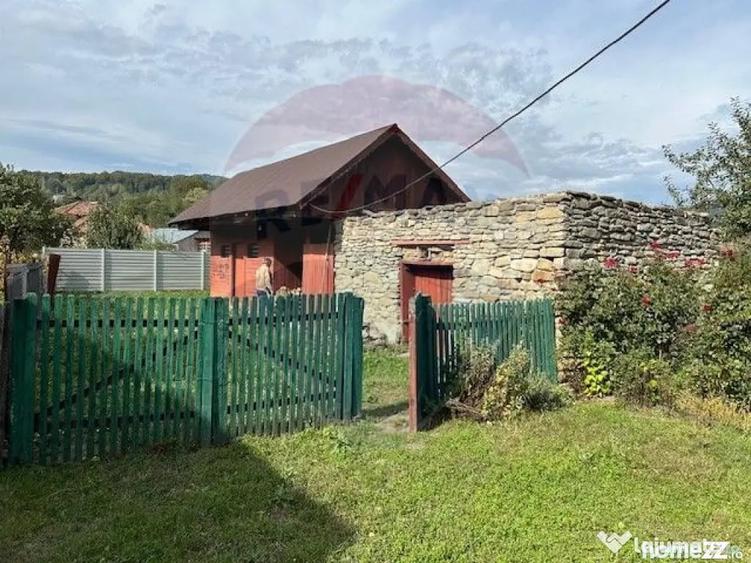 Casă cu 4 camere cu Teren 802 Mp în Măneciu