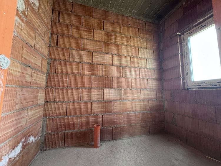 Duplex cu 4 camere cu Canalizare în Moșnița Nouă
