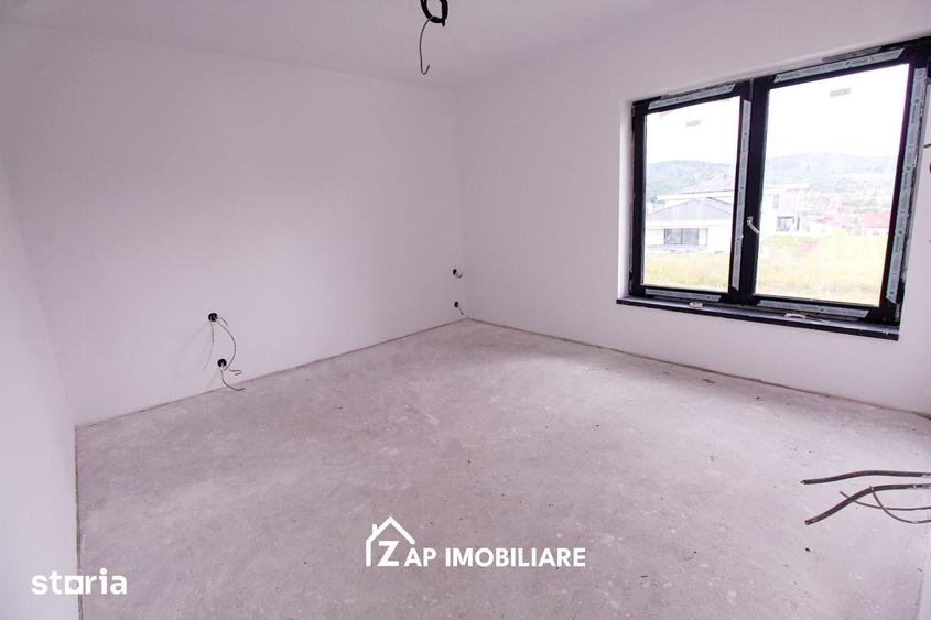 Casă cu 5 camere cu Teren 490 Mp în Corunca