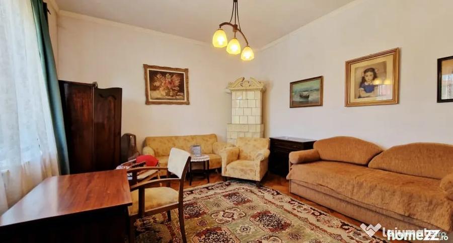 Apartament cu 5 camere semidecomandat în Dacia