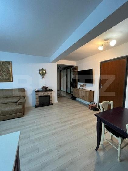 Apartament cu 3 camere decomandat, mobilat în Central