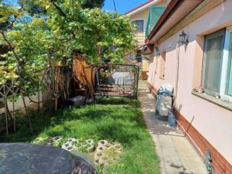 Casă individuală cu 4 camere cu Teren 319 Mp în Vest